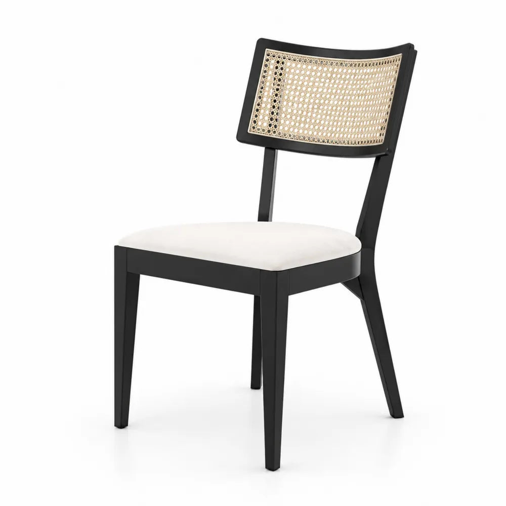 Chaise en bois avec dossier en rotin et assise blanche